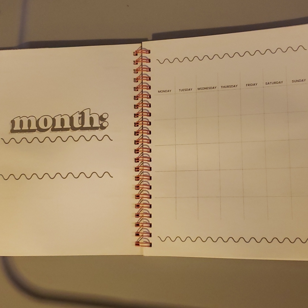 ⭐ 3 for $15 ⭐ Planner 80 Sheets - UNDATED PLANNER. - Picture 4 of 6
